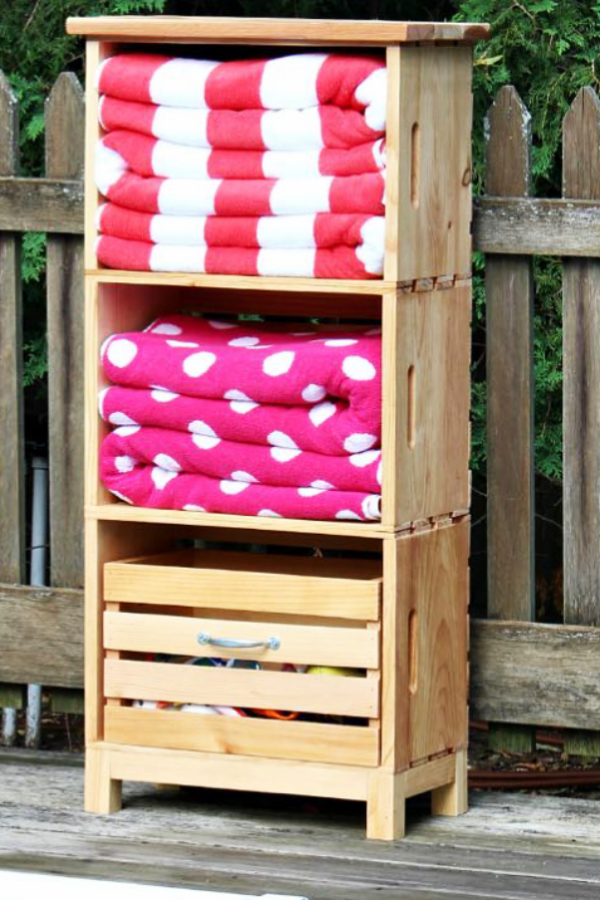 DIY Wooden Pool Towel Storage for Pool Deck Decorating Ideas